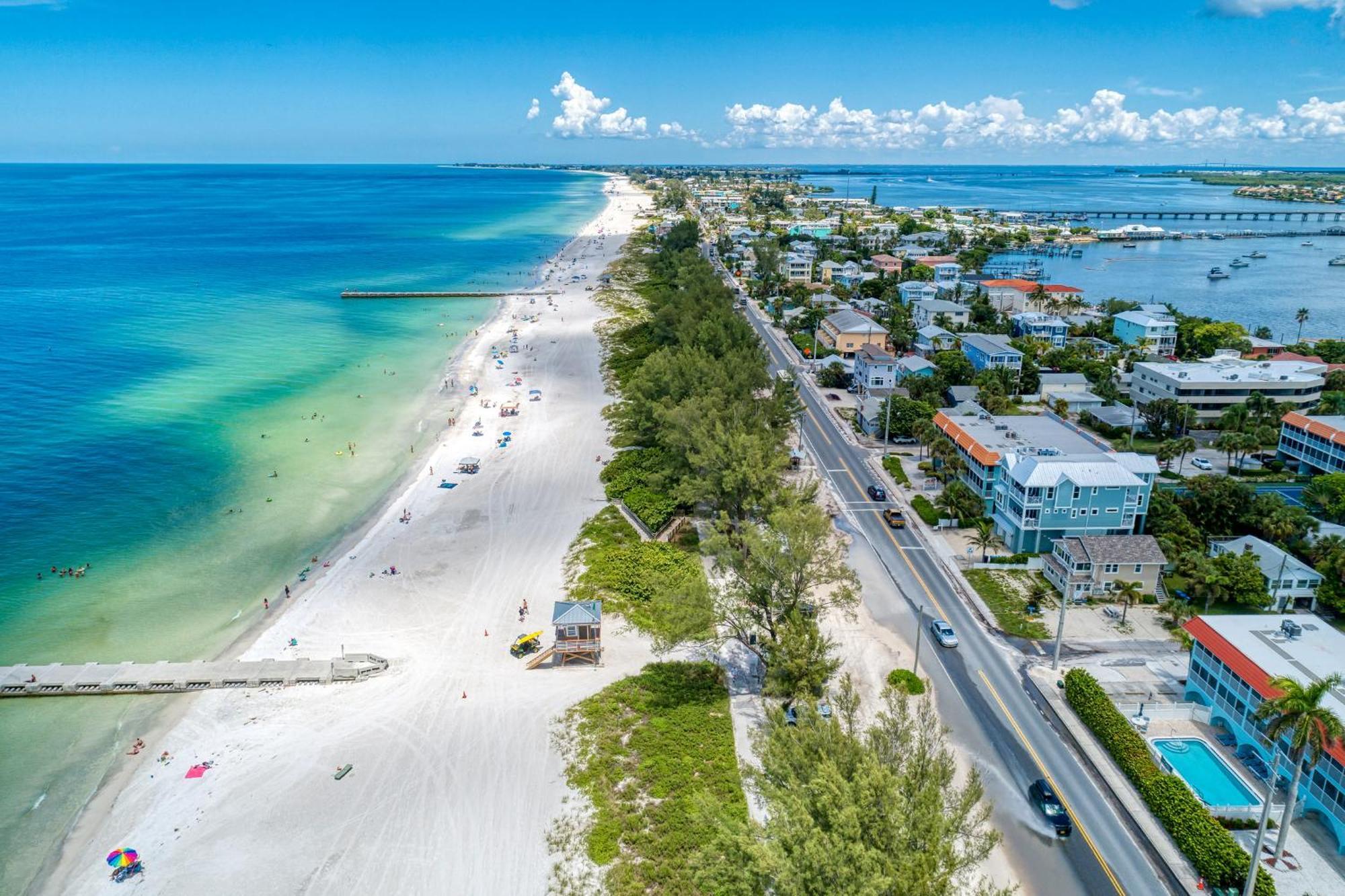 Anna Maria Island Runaway Tropical Dream-One Minute Walk To The Beach-Heated Pool Bradenton Beach Εξωτερικό φωτογραφία
