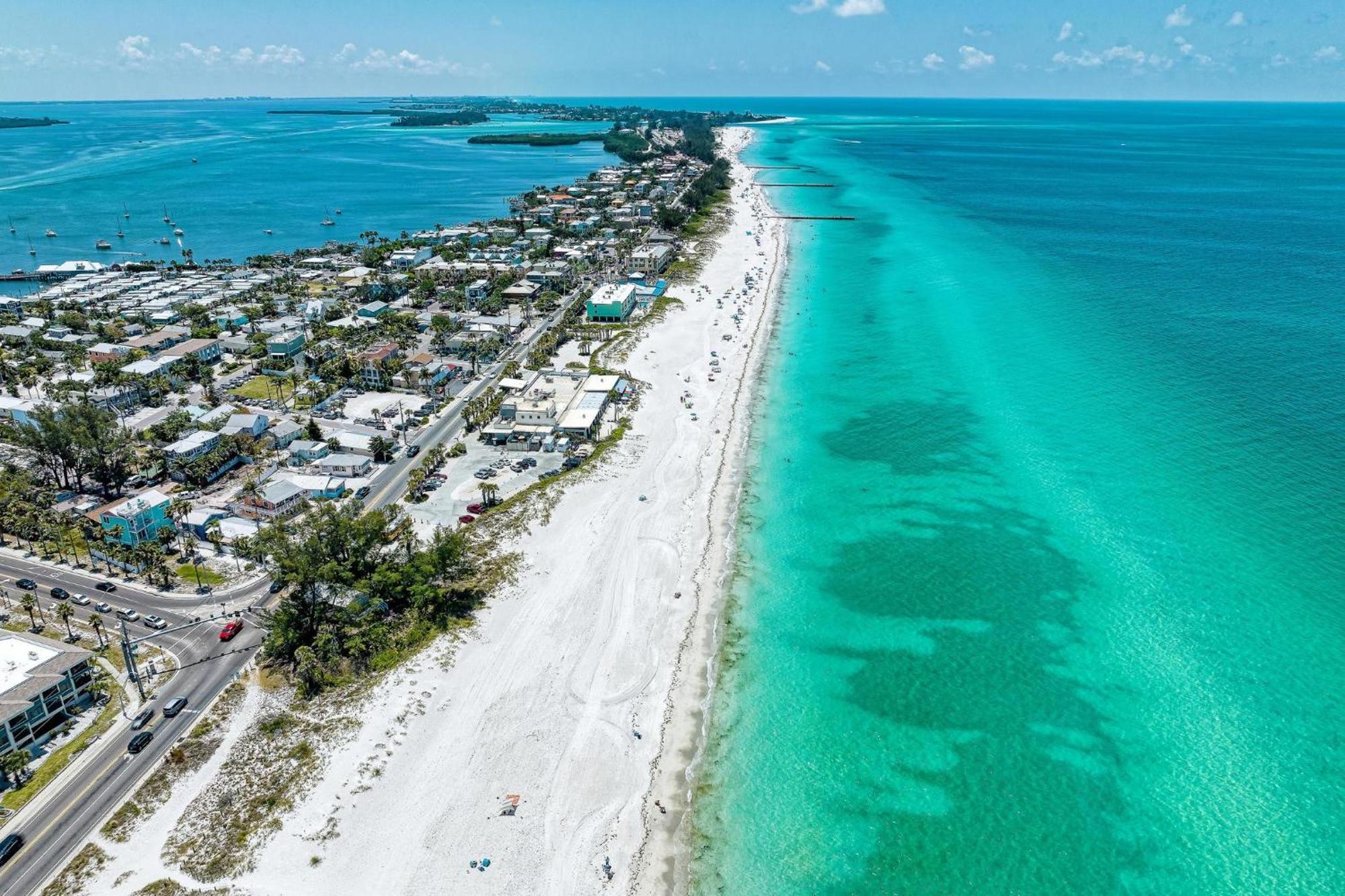 Anna Maria Island Runaway Tropical Dream-One Minute Walk To The Beach-Heated Pool Bradenton Beach Εξωτερικό φωτογραφία