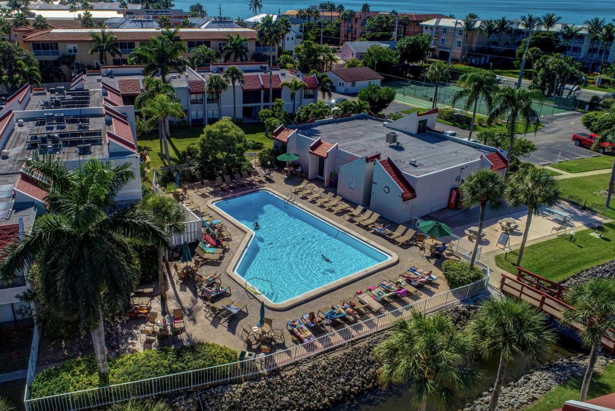 Anna Maria Island Runaway Tropical Dream-One Minute Walk To The Beach-Heated Pool Bradenton Beach Εξωτερικό φωτογραφία