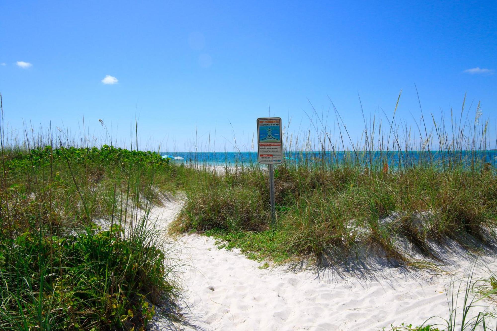 Anna Maria Island Runaway Tropical Dream-One Minute Walk To The Beach-Heated Pool Bradenton Beach Εξωτερικό φωτογραφία