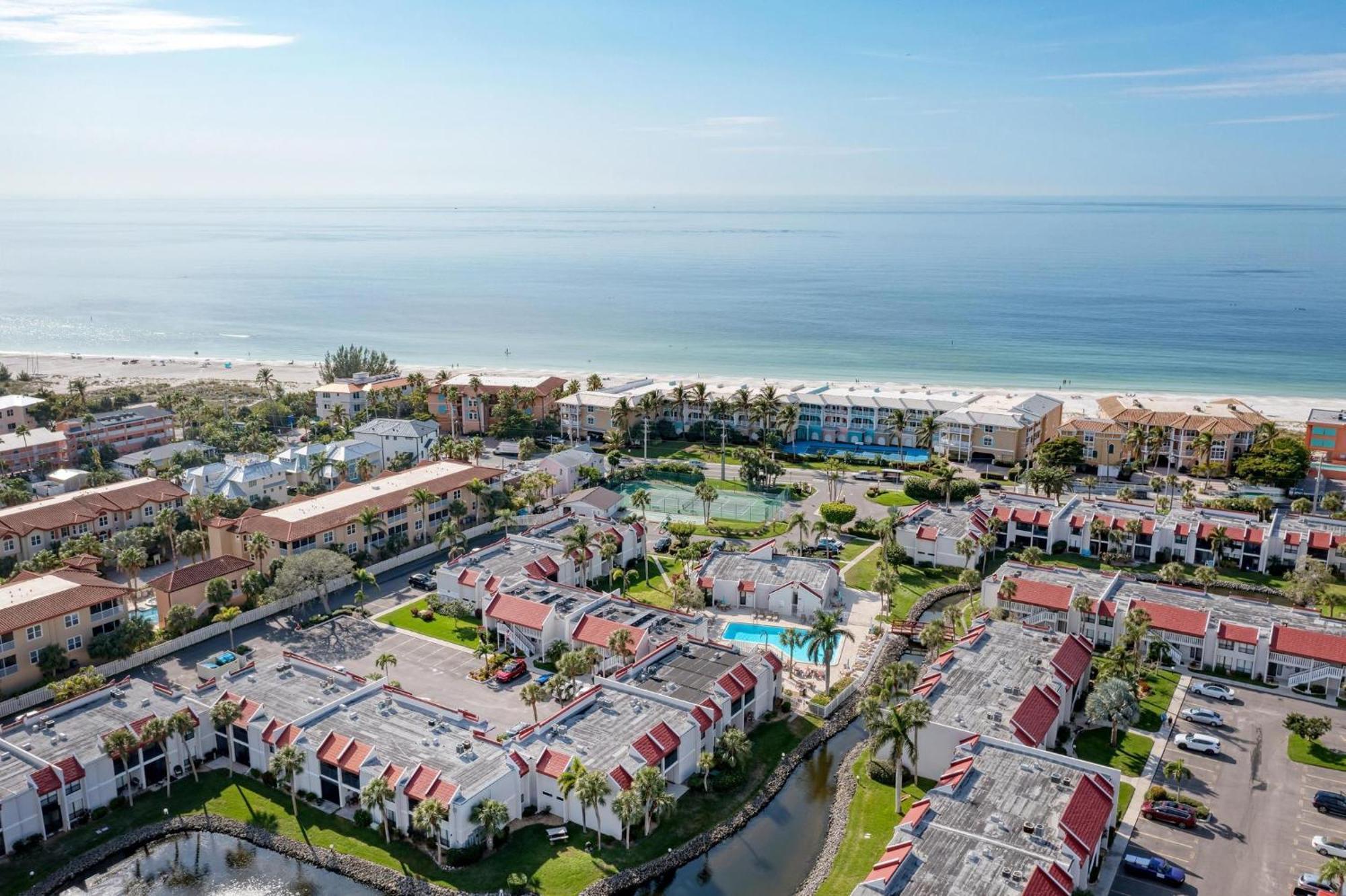 Anna Maria Island Runaway Tropical Dream-One Minute Walk To The Beach-Heated Pool Bradenton Beach Εξωτερικό φωτογραφία