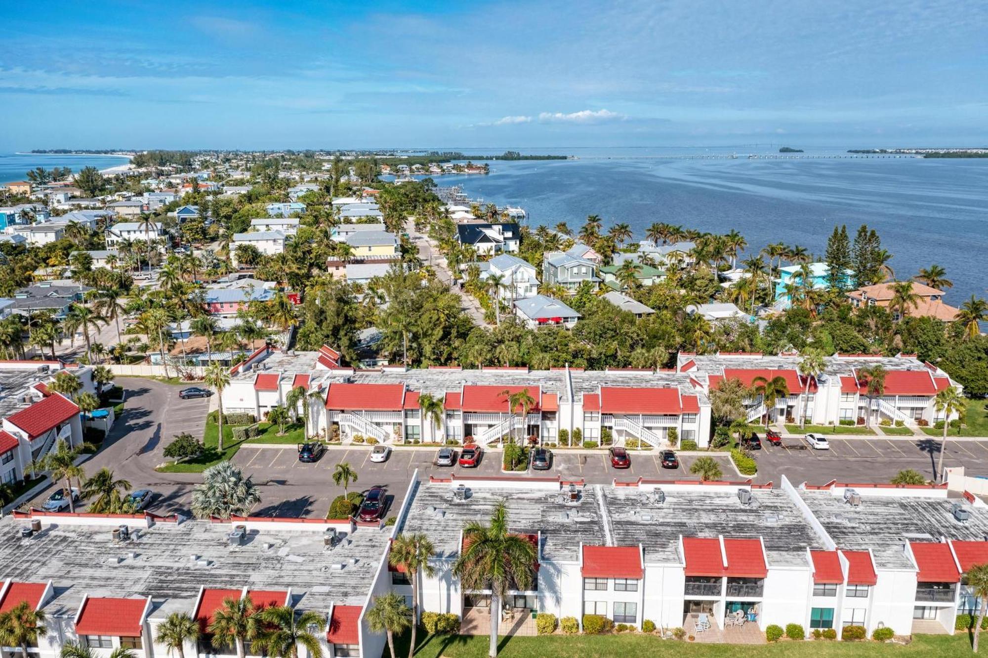 Anna Maria Island Runaway Tropical Dream-One Minute Walk To The Beach-Heated Pool Bradenton Beach Εξωτερικό φωτογραφία