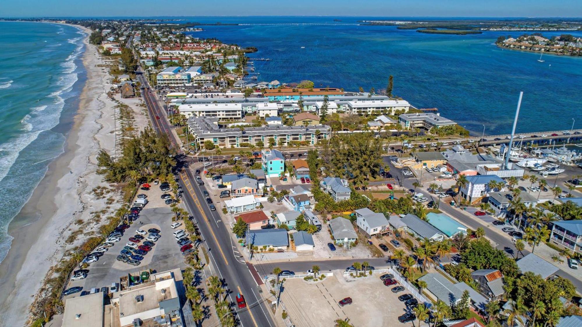Anna Maria Island Runaway Tropical Dream-One Minute Walk To The Beach-Heated Pool Bradenton Beach Εξωτερικό φωτογραφία
