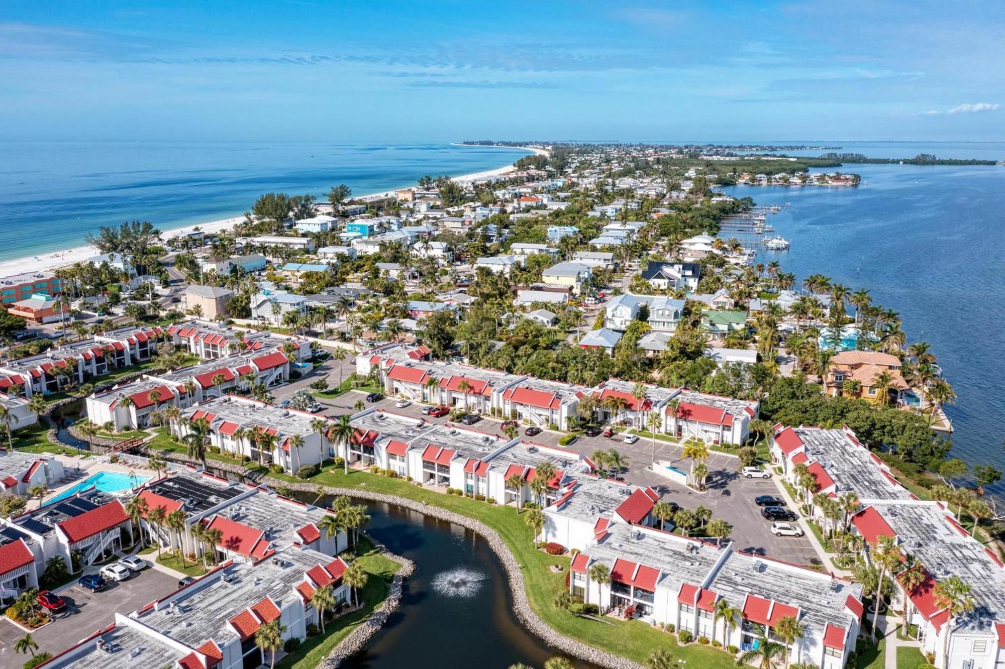 Anna Maria Island Runaway Tropical Dream-One Minute Walk To The Beach-Heated Pool Bradenton Beach Εξωτερικό φωτογραφία